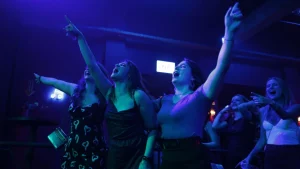 Incendio alla discoteca Kiss: la miniserie che racconta una tragedia indimenticabile.