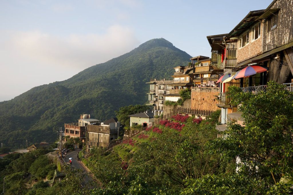 Docente dispersa a Crans-Montana: nome errato, famiglia in cerca di notizie urgente.