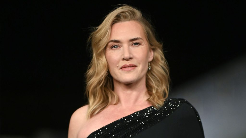 Kate Winslet promuove un décolleté elegante, versatile e intramontabile per ogni occasione.