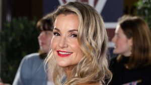 Helen Skelton: il denim a risvolto rinnova il classico look jeans e blazer.