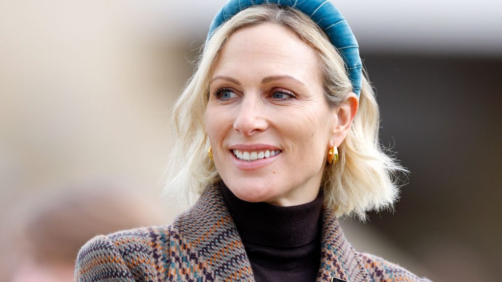 Rimani elegante e al caldo: il cappotto classico di Zara Tindall per l&rsquo;inverno.