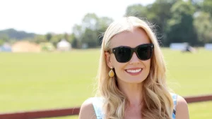 Cerca sole invernale? Scegli il costume intero a maniche lunghe di Katherine Jenkins!