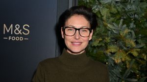 Emma Willis: l’outfit perfetto di gennaio con sneakers comfy e jeans morbidi.