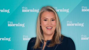 Scopri il jumpsuit di Sara Davies: il look perfetto per la stagione!