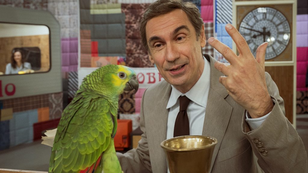 “Portobello”: Fabrizio Gifuni racconta la vita di Enzo Tortora su HBO Max.