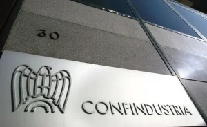 Confindustria: export e consumi frenano la crescita dell’industria, scenario più negativo