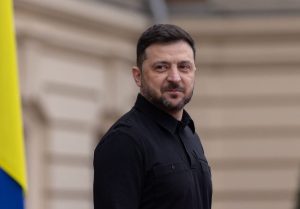 Zelensky annuncia elezioni e referendum, ma Kiev avverte: serve prima la sicurezza.