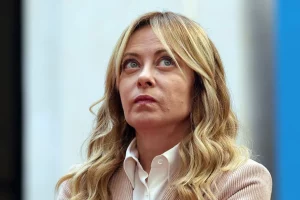 Meloni: “Chi protesta contro Milano-Cortina è nemico dell’Italia.”