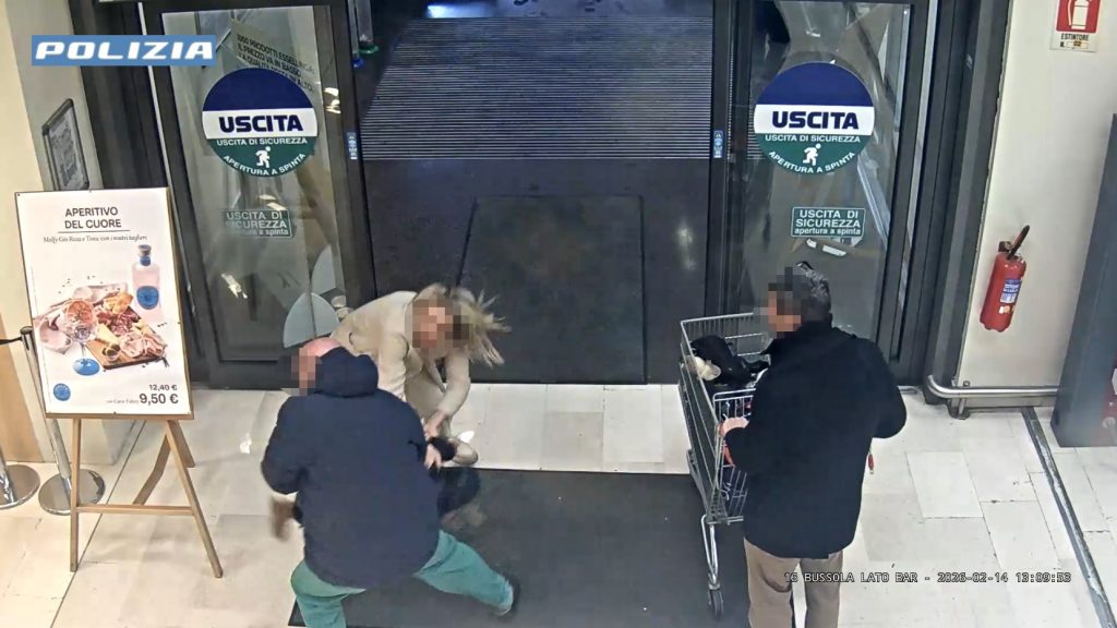 Rapina sventata in supermercato a Bergamo: padre salva figlia da tentativo di rapimento.