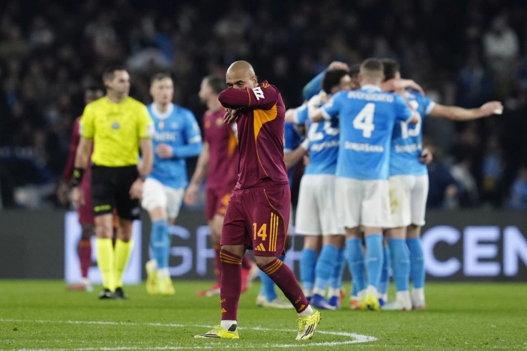 Roma e Napoli pareggiano 2-2 al Maradona, un match emozionante e combattuto.