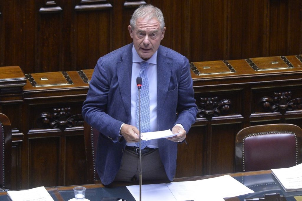 Dazi, Urso: necessario agire con cautela e responsabilità per decisioni efficaci