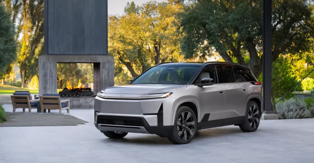 Toyota Highlander: il nuovo SUV elettrico a tre file con 320 miglia di autonomia.