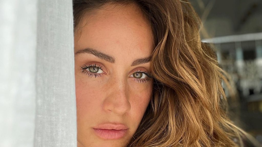 Il suo amore è un prezioso tesoro: una bellezza rara che mi ha conquistato.