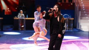 Giorgia conquista il palco: commozione per l’addio di Maria Rosaria.