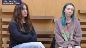 Elena si unisce a Rudy Zerbi, Anna Pettinelli sorprende Valentina con un’offerta inaspettata.