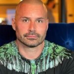 Un amore unico, ogni giorno insieme è un dono prezioso. Grazie di esistere!