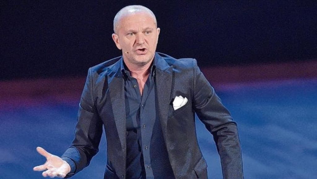 Andrea Pucci affronta un’altra delusione lavorativa dopo la rinuncia al Festival di Sanremo.