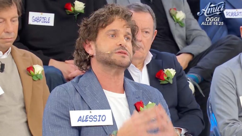 Alessio Pilli Stella svela il suo punto di vista sul triangolo amoroso con Debora e Rosanna.