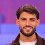 Gemma in lacrime, Elisabetta accusa e Ciro ruba baci: dramma tra passione e tensione.