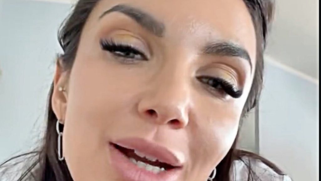 Elettra Lamborghini scappa da festini e trova un’amara sorpresa a Montecarlo.