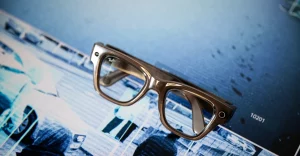 Meta danneggerà i suoi occhiali smart con scelte controverse e poco innovative.