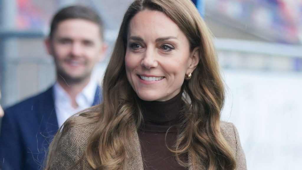 Kate Middleton si impegna concretamente nella sua nuova causa, dimostrando coerenza e dedizione.