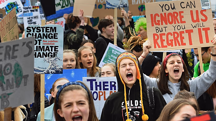 La resistenza britannica alle politiche climatiche: crisi di sostegno per il net zero.