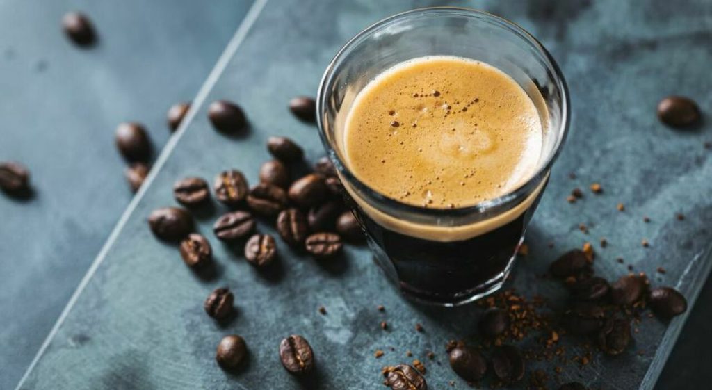 Tre al giorno: vantaggi, rischi e l’importanza della qualità nella scelta alimentare.