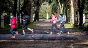Sport e diabete: l’esperta consiglia di alternare aerobica e allenamento con i pesi.