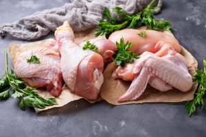 Richiamo di pollo dalla Romania per sospetta Salmonella, quasi in scadenza.