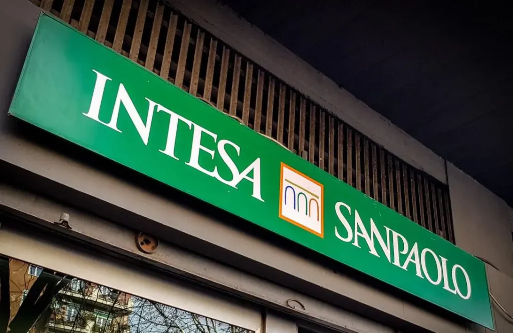 Intesa Sanpaolo prevede utile netto a 9,3 miliardi nel 2025 e 10 miliardi nel 2026