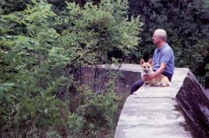 Anziani soli e animali domestici: un legame che cura