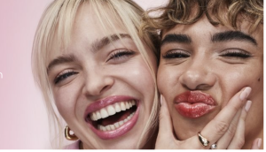 Trucco: l’arte di esprimere identità e coltivare il benessere interiore