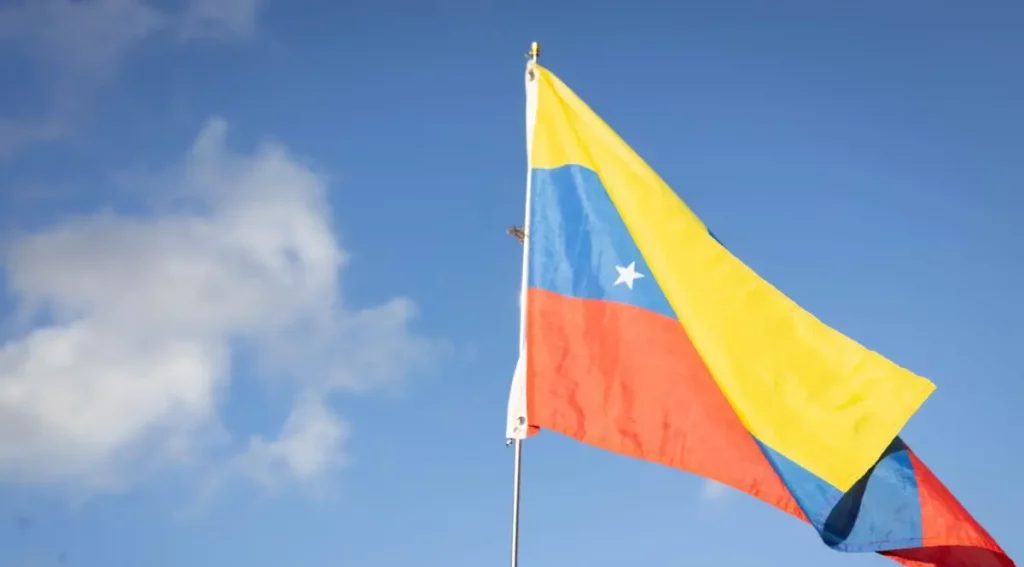 Venezuela libera 80 prigionieri politici in una mossa controversa e significativa.