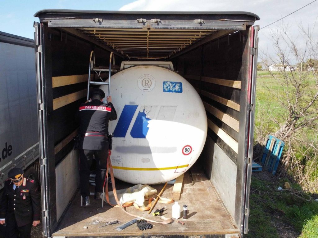 Furto di carburante sull’oleodotto Civitavecchia-Fiumicino: due persone arrestate in flagranza di reato.