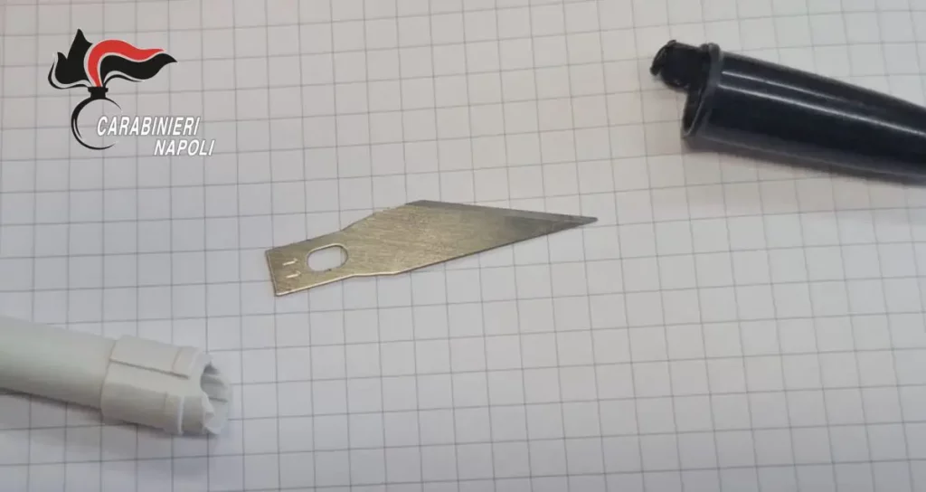 Adolescente a Napoli porta penna-taglierino a scuola, intervengono i Carabinieri.