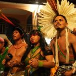 Il Brasile annulla decreto di privatizzazione di tre fiumi amazzonici dopo proteste indigene.