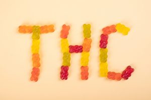 Caramelle gommose al THC: attenzione ai rischi di intossicazione e ricoveri ospedalieri.