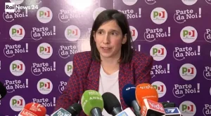 Schlein: “La destra vuole controllare l’educazione e monitorare le scuole di sinistra.”