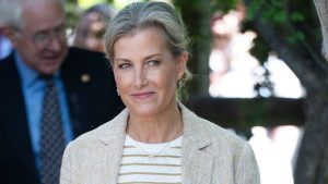 Jeans latte di Duchessa Sophie: l’alternativa versatile al denim blu per la primavera.