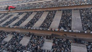 Giovane arrestato in Bolognese per sabotaggio: trovate pietre sulle rotaie ferroviarie.