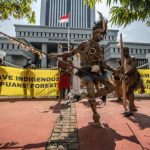 Comunità indigene si oppongono alla ristrutturazione forestale in Papua per l’olio di palma.