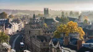 Le 14 esperienze imperdibili da vivere a Oxford: storia, cultura e bellezze da esplorare.