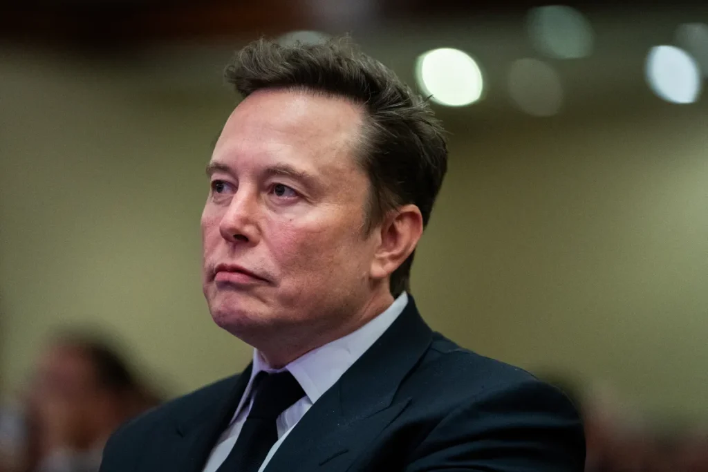 Musk critica OpenAI in udienza: “Nessuno si è suicidato per colpa di Grok”.