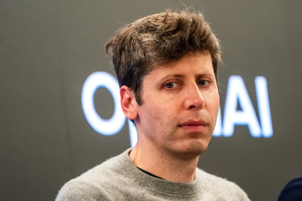 Sam Altman di OpenAI annuncia accordo col Pentagono con misure tecniche di protezione.