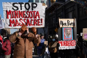 Homeland Security invia centinaia di citazioni per identificare account anti-ICE sui social media.