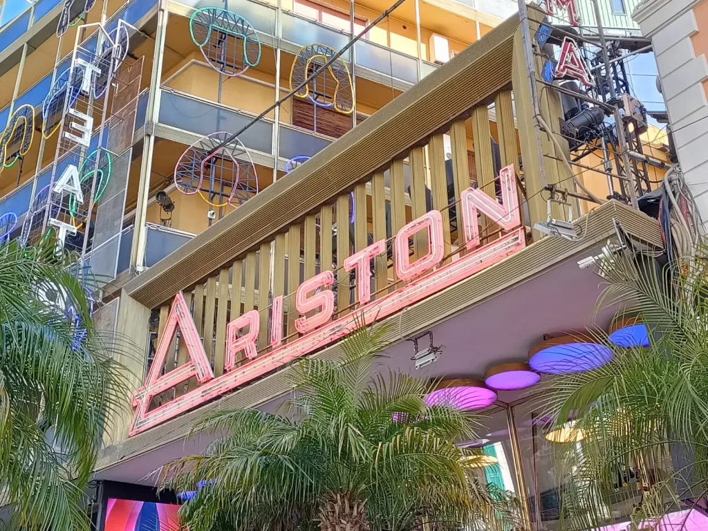 Quarta serata Sanremo 2026: confermato Schettini, scopri temi e orario dell’evento.