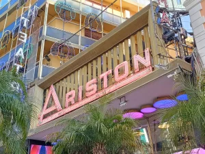 Quarta serata Sanremo 2026: confermato Schettini, scopri temi e orario dell’evento.