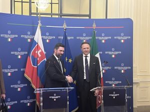 Italia-Slovacchia: incontro strategico tra Lollobrigida e Takác per rafforzare la cooperazione bilaterale.
