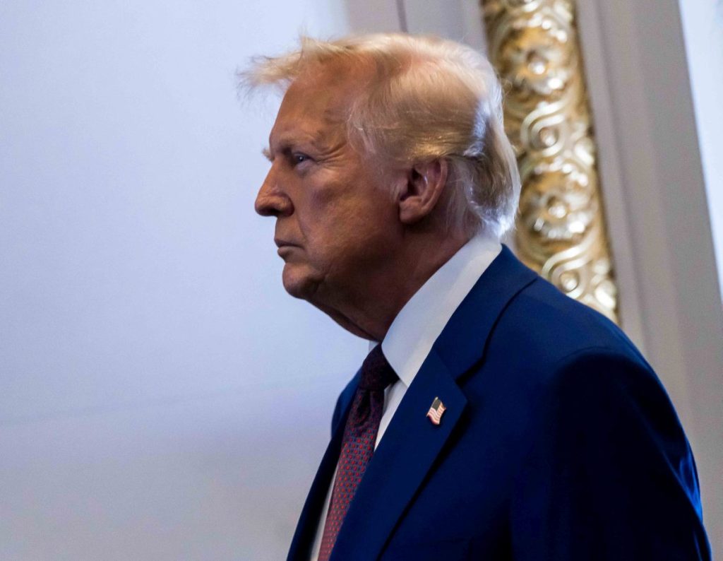 Trump annuncia: negoziati in corso con l’Iran per risolvere le tensioni.